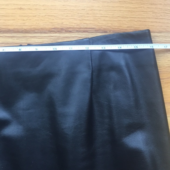 Black leather mini skirt - Picture 7 of 8